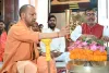 महाशिवरात्रि पर गोरखपुर मंदिर में पूजन-अर्चन करने पहुंचे मुख्यमंत्री योगी आदित्यनाथ
