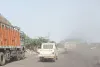 अनपरा-शक्तिनगर राज्यमार्ग नियमों की अनदेखी से कोयला और राख का बेलगाम परिवहन, प्रदूषण से कराहते क्षेत्रवासी