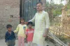Kushinagar : बेबसी के शिकार अनाथ तीन बच्चों के नाथ बने पप्पू पांडेय 