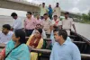 जिलाधिकारी ने नाव पर सवार होकर किया बाढ़ क्षेत्रों का स्थलीय भ्रमण