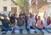 ग्राम पंचायत सचिव व ग्राम विकास अधिकारी ने ऑनलाइन हाजिरी को लेकर किया जोरदार धरना प्रदर्शन