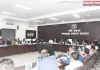 मण्डलायुक्त ने योजनाओं में लक्ष्य के सापेक्ष शत-प्रतिशत   प्रगति न पाये जाने पर सम्बंधित के विरूद्ध कड़ी कार्रवाई करने के दिए निर्देश