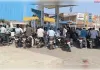 अफवाहों पर ना ध्यान दें लोग, अब पेट्रोल पंपों पर लगी लाइन,