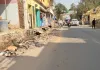 सड़क पर मलबा बना लोगों की मुसीबत