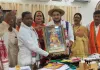 जिलाधिकारी चर्चित गौड़ का  पारंपरिक सम्मान के साथ अभिनंदन, जनहित मुद्दों पर  विशेष चर्चा