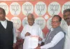 जगीं आंस - विभिन्न ट्रेनों के ठहराव को लेकर पलामू झारखण्ड सांसद बी डी राम से दुद्धी का प्रतिनिधि मण्डल मिला