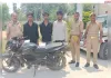चोरी की मोटरसइकिल , व अवैध तमंचे के साथ तीन अभियुक्त गिरफ्तार                              