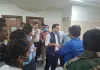 बारातियों से भरी पिकअप पलटी, घायलों का हाल जानने रात में मेडिकल कॉलेज पहुंचे जिलाधिकारी