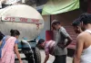 बिजली संकट से गहराया जल संकट  टैंकरों से पहुंचाया जा रहा पानी।
