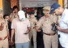 किराने की दुकान के संचालक का संदिग्ध परिस्थितियों में दुकान के अन्दर मिला शव