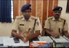 कांच के टुकड़े का भय दिखाकर चेन लूट के वारदात के तीन अभियुक्त को पुलिस ने किया गिरफ्तार