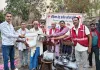 अग्नि पीड़ित को राहत सामग्री प्रदान