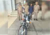 थाना ड्रमण्डगंज पुलिस द्वारा चोरी के अभियोग से सम्बन्धित अभियुक्त गिरफ्तार, चोरी की मोटर साइकिल बरामद