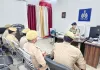 क्षेत्राधिकारी नगर द्वारा सर्किल क्षेत्रान्तर्गत थानों के पैरोकारों के साथ समीक्षा बैठक की गई आयोजित