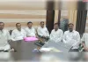 पत्रकारिता दिवस के अवसर पर भदपुरा ब्लॉक प्रमुख खंड विकास अधिकारी पत्रकारों को मिष्ठान खिलाकर बधाई दी 