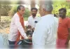ग्राम पंचायत के नाली में कराया जा रहा है घटिया निर्माण 