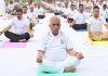 अंतरराष्ट्रीय योग दिवस पर कानपुर के ग्रीन पार्क में लोगों ने बड़ी संख्या में किया योगाभ्यास