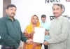 आंगनबाड़ी कार्यकर्त्रियों को मिले नियुक्ति पत्र और स्मार्टफोन, महिला एवं डिजिटल सशक्तिकरण को मिला बढ़ावा।