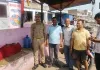 प्यासे राहगीरों के लिए फरिश्ता बने आरक्षी, ड्यूटी के साथ निभा रहे मानवता का धर्म