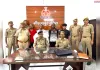 पुलिस द्वारा हत्या के अभियोग से सम्बन्धित 04 अभियुक्त गिरफ्तार, आला कत्ल व लाठी-डण्डे आदि बरामद