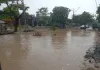 सिधुआ बाजार: बरसात की पहली फुहार में डूबा सिधुआ बाजार, जलनिकासी व्यवस्था पूरी तरह फेल