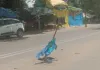 खान चौराहे के बीच सड़क पर बना बड़ा गड्ढा, राहगीरों की जान जोखिम में।