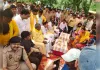 प्रभारी मंत्री ने अग्निकांड पीड़ितों से मुलाकात कर प्रदान की आर्थिक सहायता