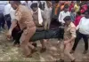 खेत में मिला सुरेश धरकार का शव, परिजनों ने लगाया हत्या का आरोप।