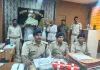 चौपारण में बड़ी कार्रवाई: 1.550 किलोग्राम अफीम, 7 लाख रुपये नकद और बोलेरो के साथ तीन तस्कर गिरफ्तार