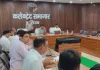 बलिया में नगर निकायों की समीक्षा बैठक: लापरवाही पर डीएम सख्त, एमआरएफ सेंटर बंद मिलने पर एफआईआर के निर्देश