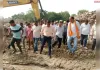 बलिया: गंगा कटान रोकने के लिए निर्माणाधीन बाढ़ ठोकर का डीएम ने किया निरीक्षण, 24 जुलाई तक कार्य पूरा करने के निर्देश
