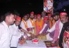 केक काटकर व वृक्षारोपण कर मनाया अखिलेश यादव का जन्म दिन 