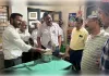 जिलाधिकारी मिर्जापुर के औचक निरीक्षण में  प्राथमिक स्वास्थ्य केंद्र हलिया में मिली भारी अनियमितता एमवाईसी व फार्मासिस्ट पर कार्रवाई के निर्देश।
