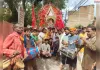 मां विंध्यवासिनी धाम के पकरीतर शीतला मंदिर से हिंडोला माता की झांकी मंगलवार की शाम बड़े धूमधाम से निकाली गई