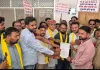 बिजली विभाग की नीतियों के विरोध में व्यापारियों का प्रदर्शन, मुख्यमंत्री के नाम सौंपा चार सूत्रीय ज्ञापन