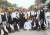 जंतर-मंतर पर छात्रों द्वारा आंदोलन के समर्थन में तहसील फूलपुर,के अधिवक्ताओं ने किया चक्का जाम।
