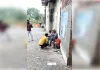 ड्रमंडगंज बाजार मे  दुर्गा माता मंदिर के पास सड़क पर बैठकर खुले में बेवड़ा पीते हैं दारू दारू पीकर करते हैं बवाल। 