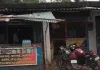 लाइसेंसी शराब दुकान के बगल में अवैध चखना दुकान पर शराबखोरी का आरोप, खुलेआम छलक रहे जाम