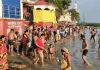 गुरु पूजन के साथ पूर्णिमा पर कानपुर के गंगा घाटों पर उमड़ी श्रद्धालुओं की भीड़