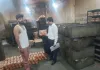 गंदगी में बनते मिले केक और समोसे-कचौड़ी, तीन प्रतिष्ठानों का संचालन बंद, एक को नोटिस