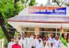 सिद्धार्थनगर में निषाद समाज का महंत राजू दास की टिप्पणी पर प्रदर्शन
