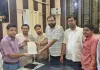 गड्ढा मुक्त सड़क की मांग को लेकर व्यापारियों ने उठाई आवाज