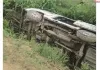 कच्चे रास्ते पर फिसली स्कूल वैन, पलटने से मची अफरातफरी