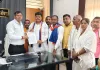 300 वर्षों से अधिक पुरानी भूमि के मामले में न्याय की उम्मीद, एसडीएम ओबरा को सौंपा ज्ञापन