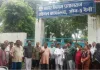 जलभराव से परेशान लोगों ने नगर निगम के जल संस्थान कार्यालय का किया घेराव