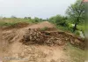 बाढ़ में टूटी सड़क नहीं बनवाई गई, लायन से बनवा जाने वाले मार्ग पर बढ़ी ग्रामीणों की परेशानी