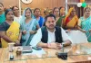 रक्षाबंधन से पहले समूह की बहनों का स्नेह, जिलाधिकारी की कलाई पर सजी आत्मनिर्भरता की राखी