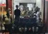 रेस्टोरेंट में चल रहे अवैध हुक्का बार पर पुलिस का छापा,दस हिरासत में
