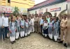 सरस्वती शिशु मंदिर की छात्राओं ने थाने पहुंचकर पुलिसकर्मियों को बांधा रक्षा सूत्र