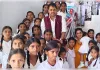 जन्मदिवस पर छात्राओं के बीच पहुंचे जिलाधिकारी, नवाचार के रूप में मनाया जन्मदिवस